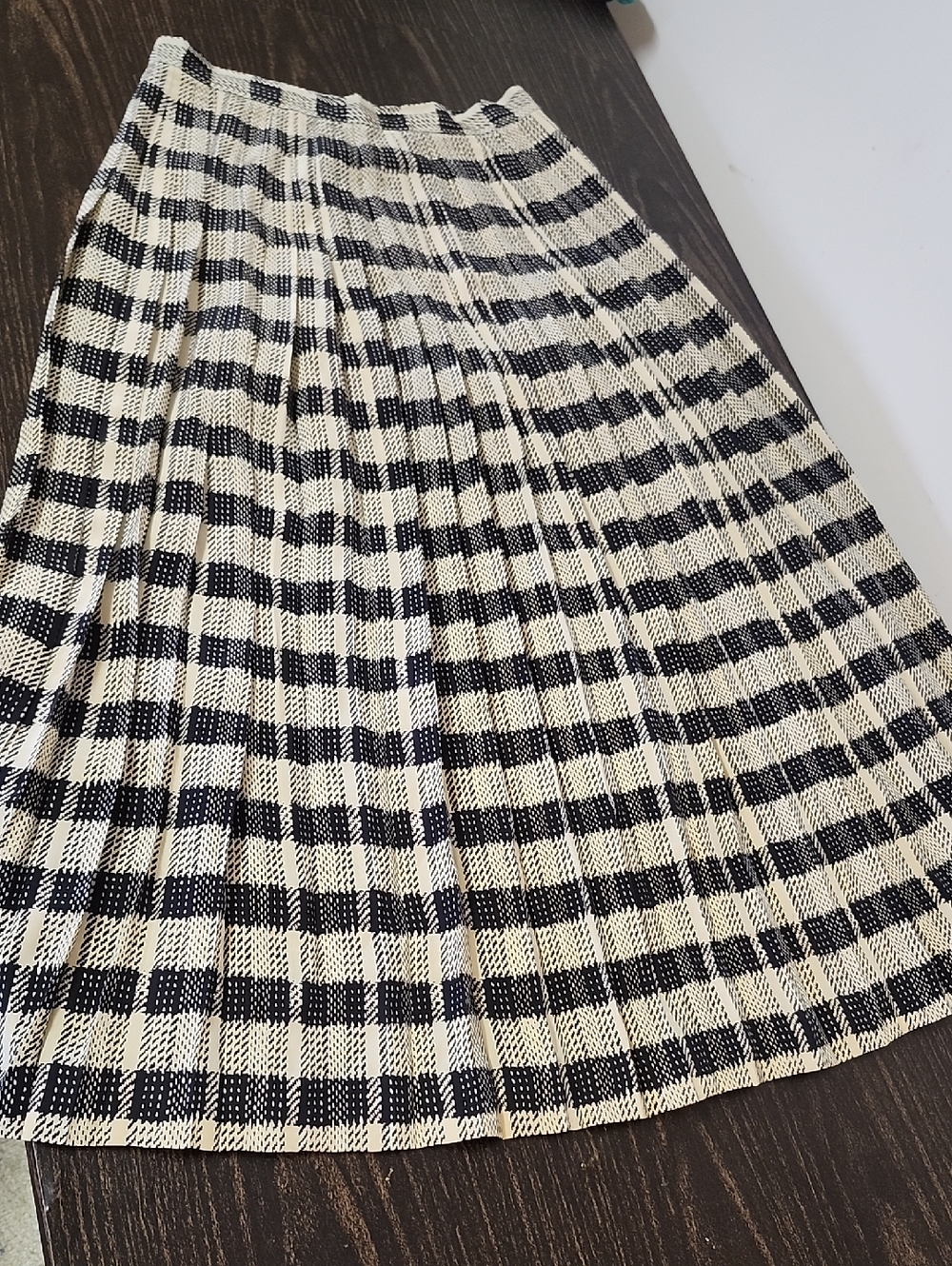 Agatha Brown Vintage Print Skirt 100% silk Sz 12 Midi